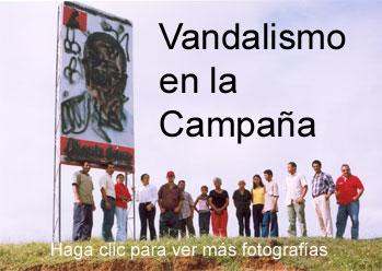 Haga clic para ver más fotografías del vandalismo en las vallas de Libardo López